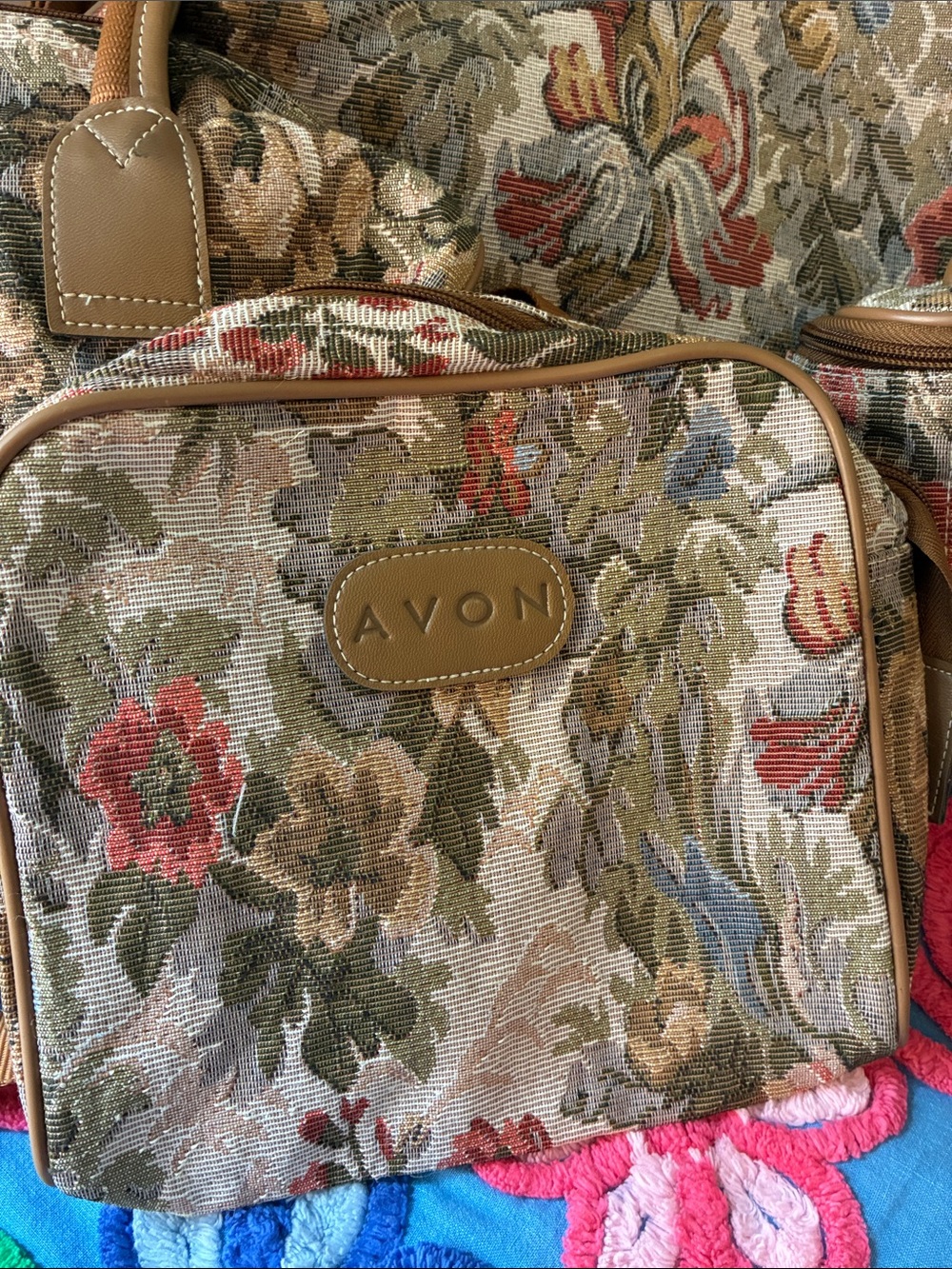 Vintage Avon Floral Tapestry 4 Piece Travel bag set Like New - Picture 3 of 10